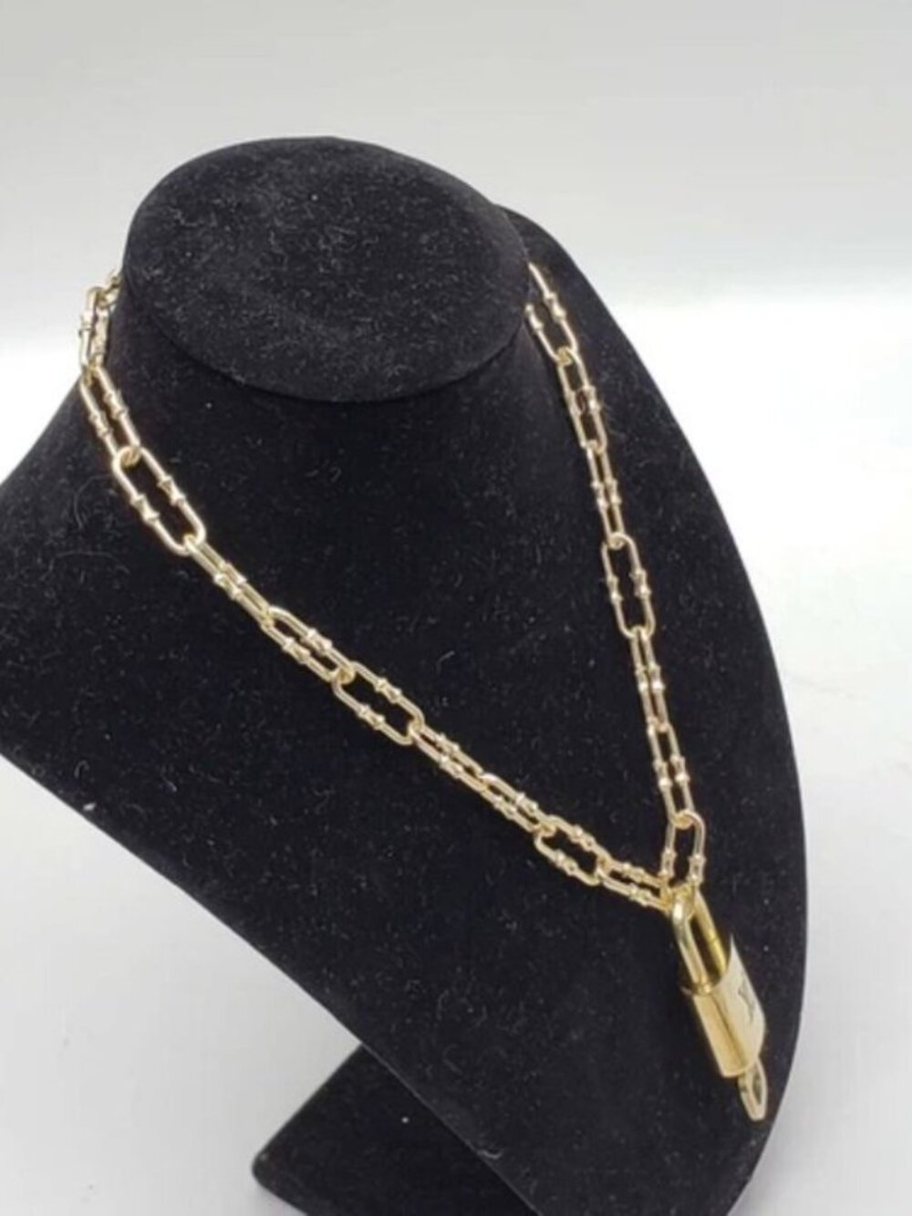 Gold-Plated Necklace with Authentic Louis Vuitton Padlock - Picture 10 of 11